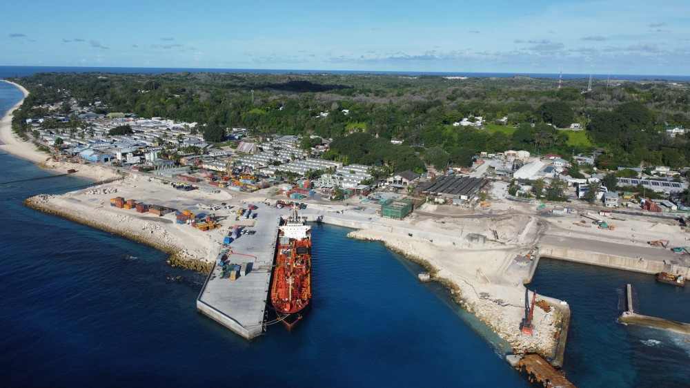 中交集团承建的瑙鲁艾沃港码头项目燃油管道交付使用(图2) 中交集团承建的瑙鲁艾沃港码头项目燃油管道交付使用(图2)